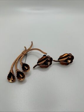 Vintage Renoir calla lily brooch and clip on earrings.